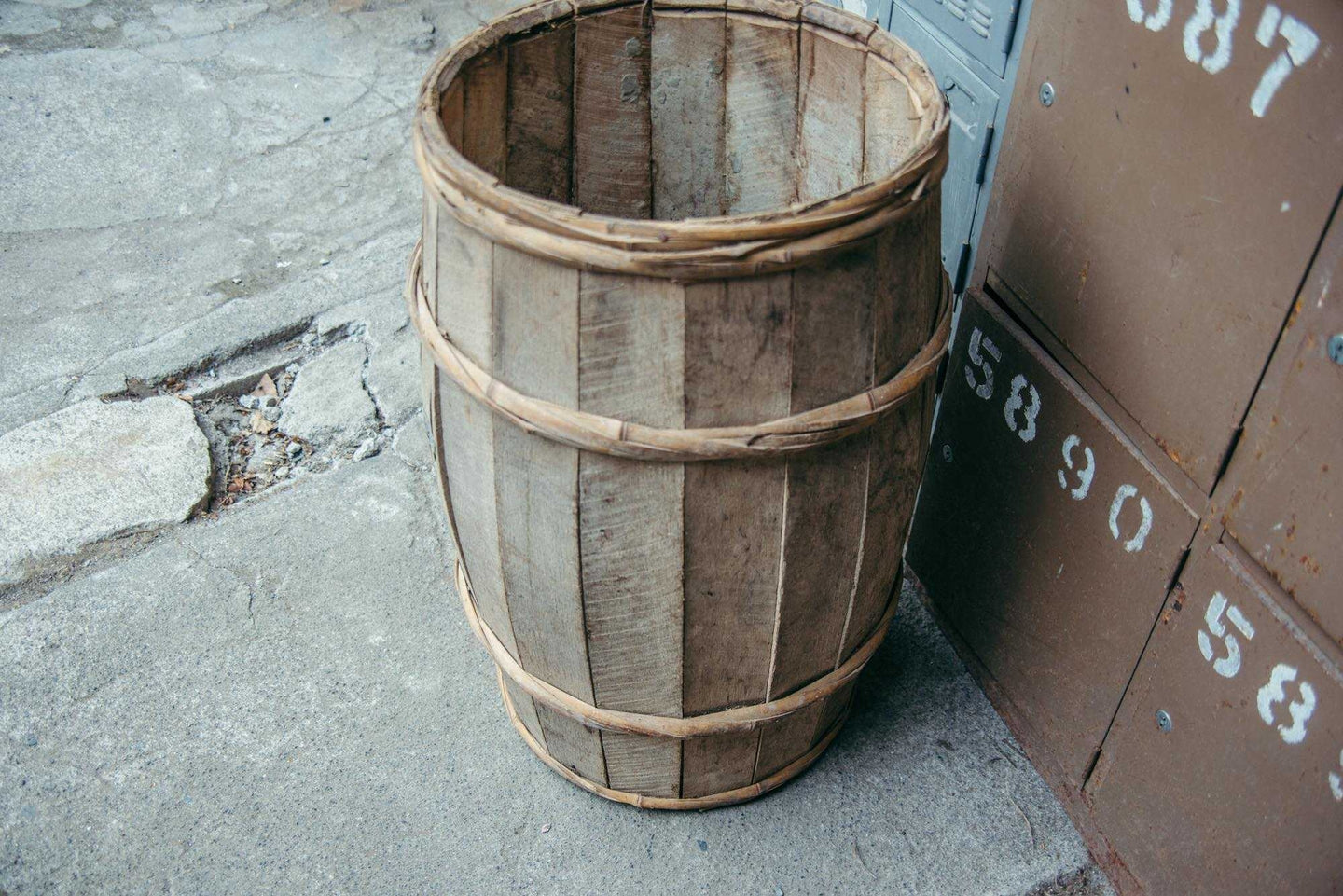 日本の古道具の樽